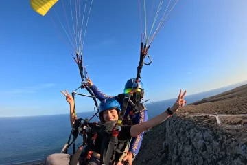 turista volando parapente en Santa Pola y Alicante, paquete Estandar