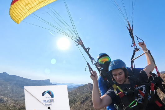 Bono regalo vuelo en parapente en santa pola y alicante, piloto
